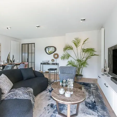 Huswell - Exquisite On A Great Location In *